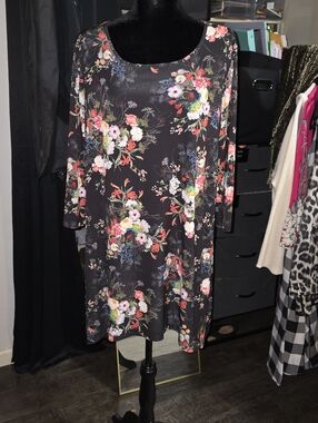 Lbisse Black Floral Tunic Size 2x